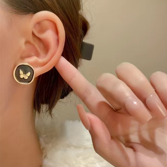 NWT Paige Gold Butterfly Stud Earrings - Picture 2 of 6